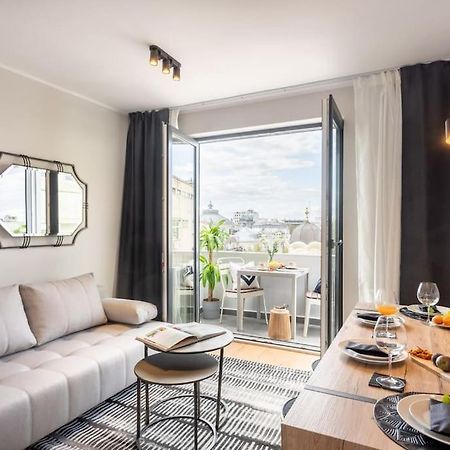 Appartamento Stunning Views 2Br Midtown Flat - Charming Balcony Bucarest Esterno foto